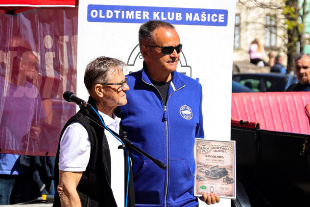 Autoklub Našice sudjelovao na izložbi oldtimera u središtu Našica